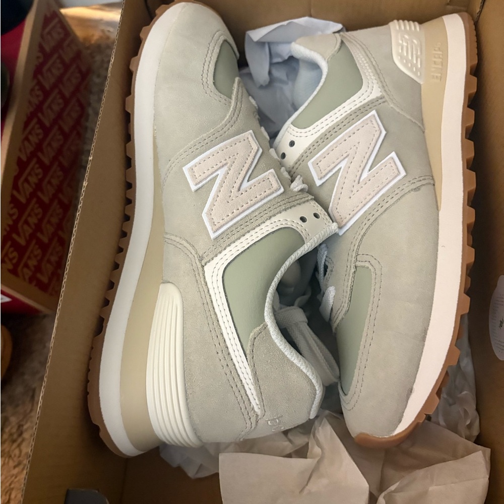 Women New Balance 574  green and beige  size 7 brand new never used .